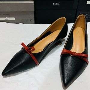 Leather low heel shoes